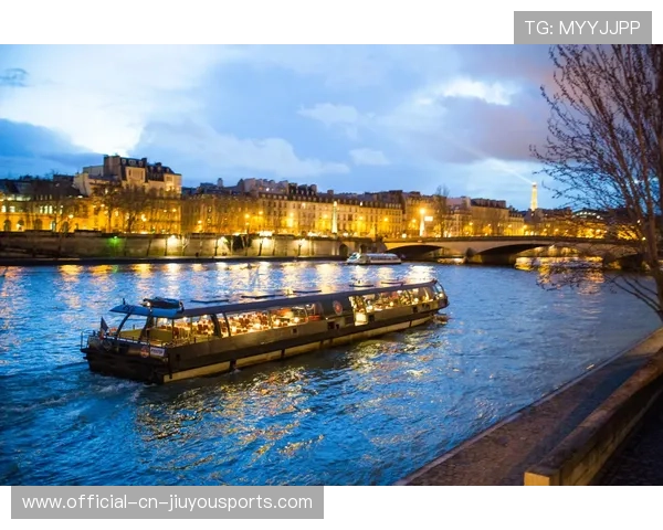 塞纳河流光溢彩，点亮奥运开幕式，巴黎奥运会塞纳河
