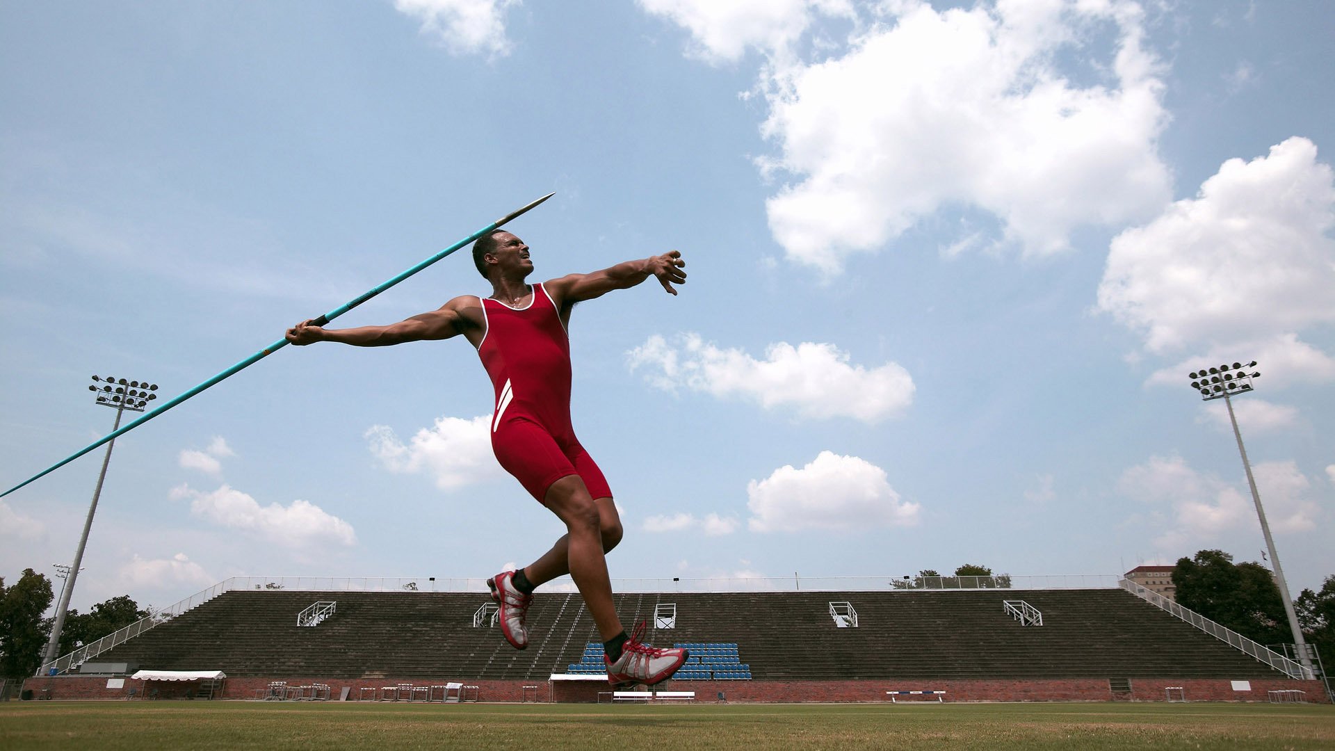 体育赛事社群经济兴起，粉丝创造内容变现，体育网络社群